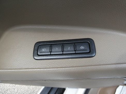 Used 2019 GMC Yukon XL SLT w/ Premium Edition AWD/4WD image 25