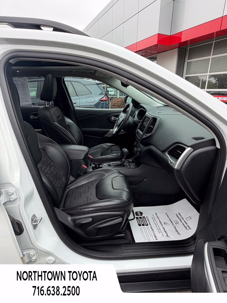 Used 2022 Jeep Cherokee Latitude w/ Sun & Sound Group AWD/4WD image 12