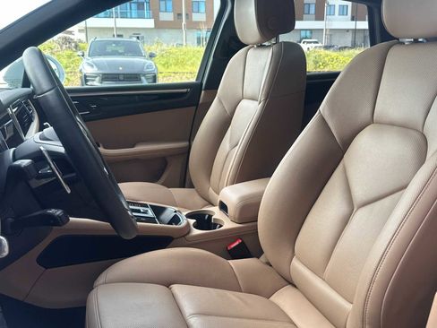 Certified 2025 Porsche Macan S image 5