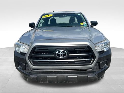 Used 2017 Toyota Tacoma SR AWD/4WD image 8