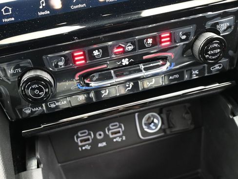 Used 2024 Jeep Grand Cherokee Overland image 32