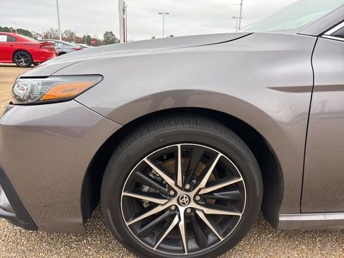Used 2023 Toyota Camry SE image 7