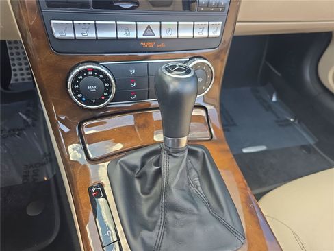 Used 2015 Mercedes-Benz SLK 350 image 15