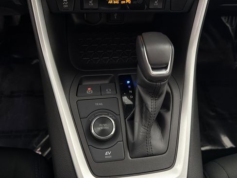 Used 2022 Toyota RAV4 SE image 21