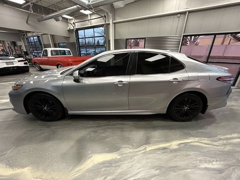 Used 2019 Toyota Camry SE image 32