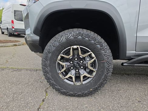 New 2026 Chevrolet Colorado ZR2 w/ Technology Package AWD/4WD image 39