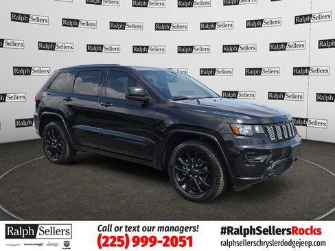Used 2020 Jeep Grand Cherokee Altitude RWD image 1
