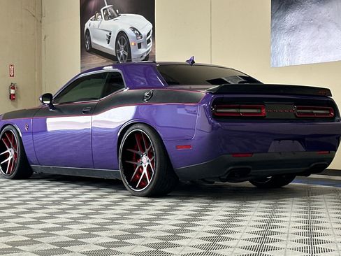 Used 2016 Dodge Challenger SRT Hellcat RWD image 6
