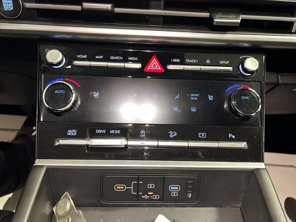 Used 2025 Hyundai Santa Fe SEL FWD image 17