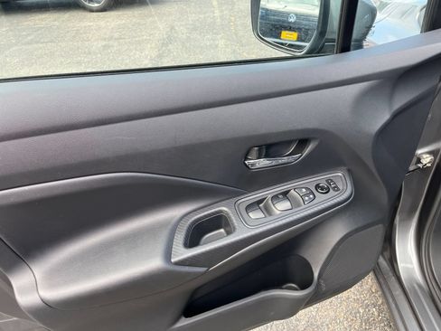 Used 2025 Nissan Versa SV FWD image 18