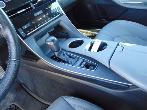 Used 2021 Toyota Avalon XLE image 14