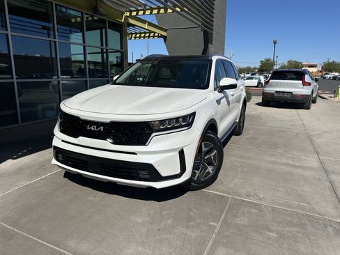 Used 2023 Kia Sorento EX w/ Panoramic Sunroof Package image 2
