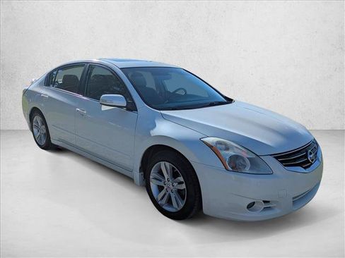 Used 2012 Nissan Altima 3.5 SR w/ Sport Pkg FWD image 5