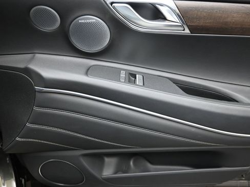 Used 2025 Genesis GV80 3.5T Prestige image 11