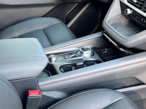 Used 2025 Ford Explorer Active image 15