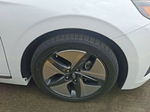 Used 2022 Hyundai Ioniq SEL FWD image 4