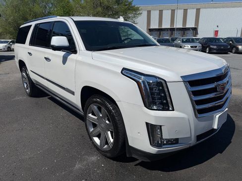 Used 2017 Cadillac Escalade ESV Premium Luxury image 5