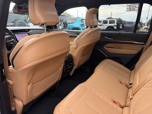 Certified 2025 Jeep Grand Cherokee Summit w/ Luxury Tech Group V AWD/4WD image 13