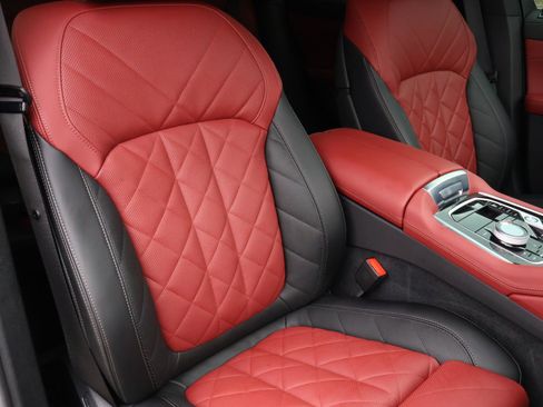 Used 2025 BMW X6 xDrive40i w/ Executive Package image 19