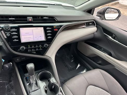 Used 2019 Toyota Camry LE image 17