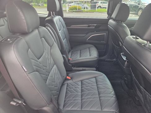 Used 2025 Kia Telluride AWD image 30