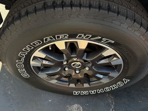 Used 2019 Nissan Titan SV image 20