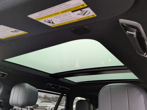 New 2026 Land Rover Range Rover Long Wheelbase SE AWD/4WD image 19