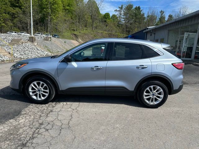 Used 2022 Ford Escape SE w/ Cold Weather Package AWD/4WD image 2