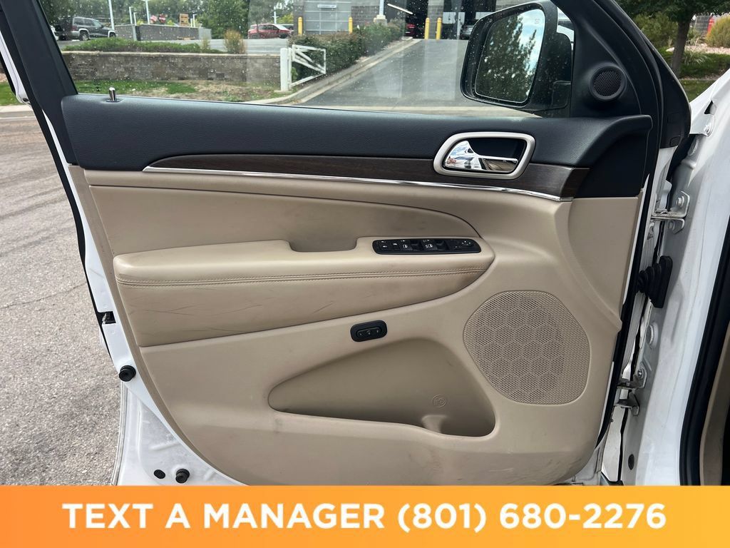 Used 2015 Jeep Grand Cherokee Limited w/ Luxury Group II AWD/4WD image 12