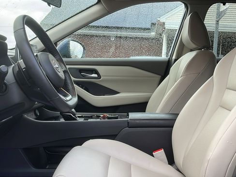 Used 2023 Nissan Rogue SV w/ SV Premium Package image 12