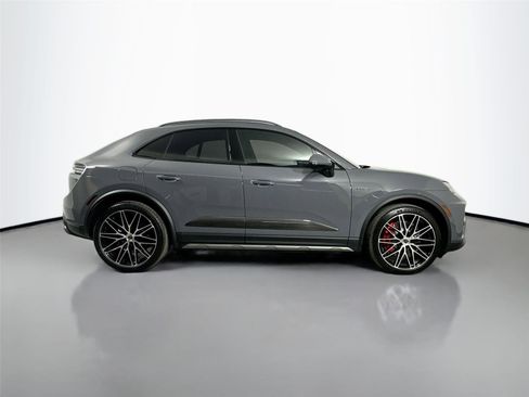 Certified 2025 Porsche Macan Turbo Electric AWD/4WD image 8