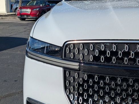 New 2026 Lincoln Navigator Reserve AWD/4WD image 10