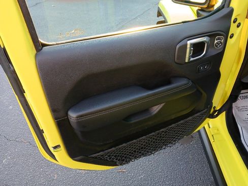 Certified 2023 Jeep Gladiator Overland image 23