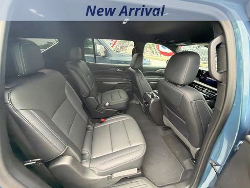 Used 2025 Chevrolet Traverse LT AWD/4WD image 6