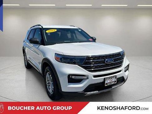 Certified 2021 Ford Explorer XLT w/ Equipment Group 202A AWD/4WD image 3