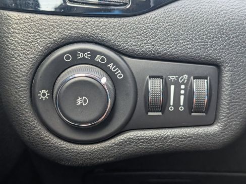 Used 2020 Jeep Cherokee Latitude Plus FWD image 14