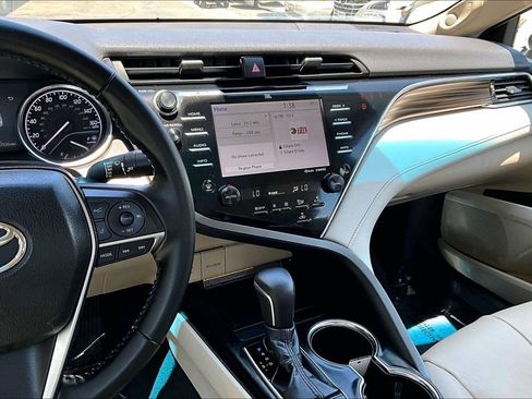 Used 2018 Toyota Camry XLE w/ Audio Package FWD image 8