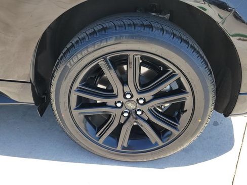Certified 2022 Ford Edge ST-Line w/ Class II Trailer Tow Package AWD/4WD image 13