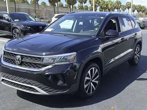Used 2024 Volkswagen Taos SE image 3