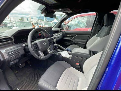 Used 2025 Toyota Tacoma TRD Off-Road AWD/4WD image 3