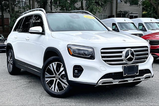 Used 2026 Mercedes-Benz GLB 250 4MATIC image 1