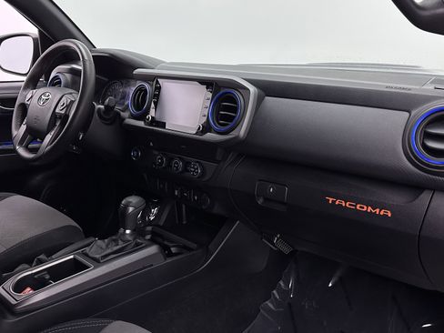 Used 2020 Toyota Tacoma TRD Sport RWD image 32