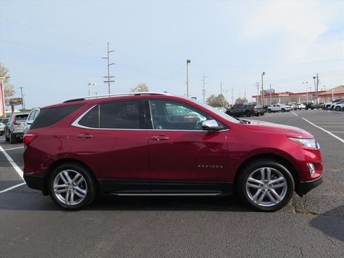 Used 2018 Chevrolet Equinox Premier image 2