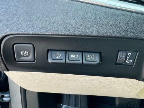 Used 2023 Buick Enclave Avenir AWD/4WD image 19