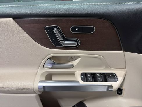 Used 2023 Mercedes-Benz GLB 250 4MATIC image 10