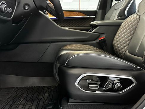 Used 2024 Jeep Grand Cherokee L Summit image 12