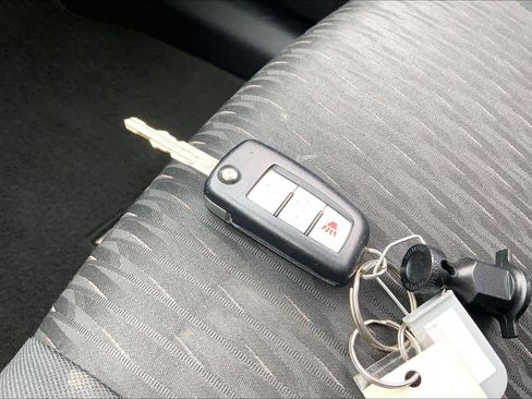 Used 2020 Nissan Rogue S FWD image 13