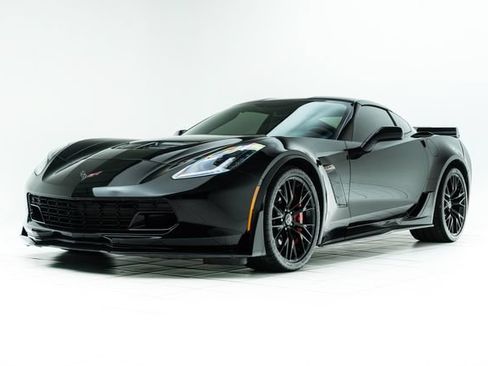 Used 2015 Chevrolet Corvette Z06 w/ 3LZ Preferred Equipment Group RWD image 8