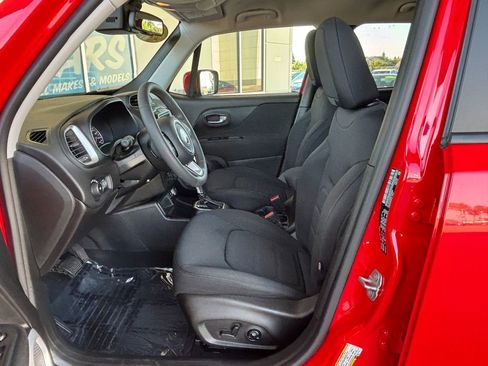 Used 2018 Jeep Renegade Latitude w/ Popular Equipment Group FWD image 22