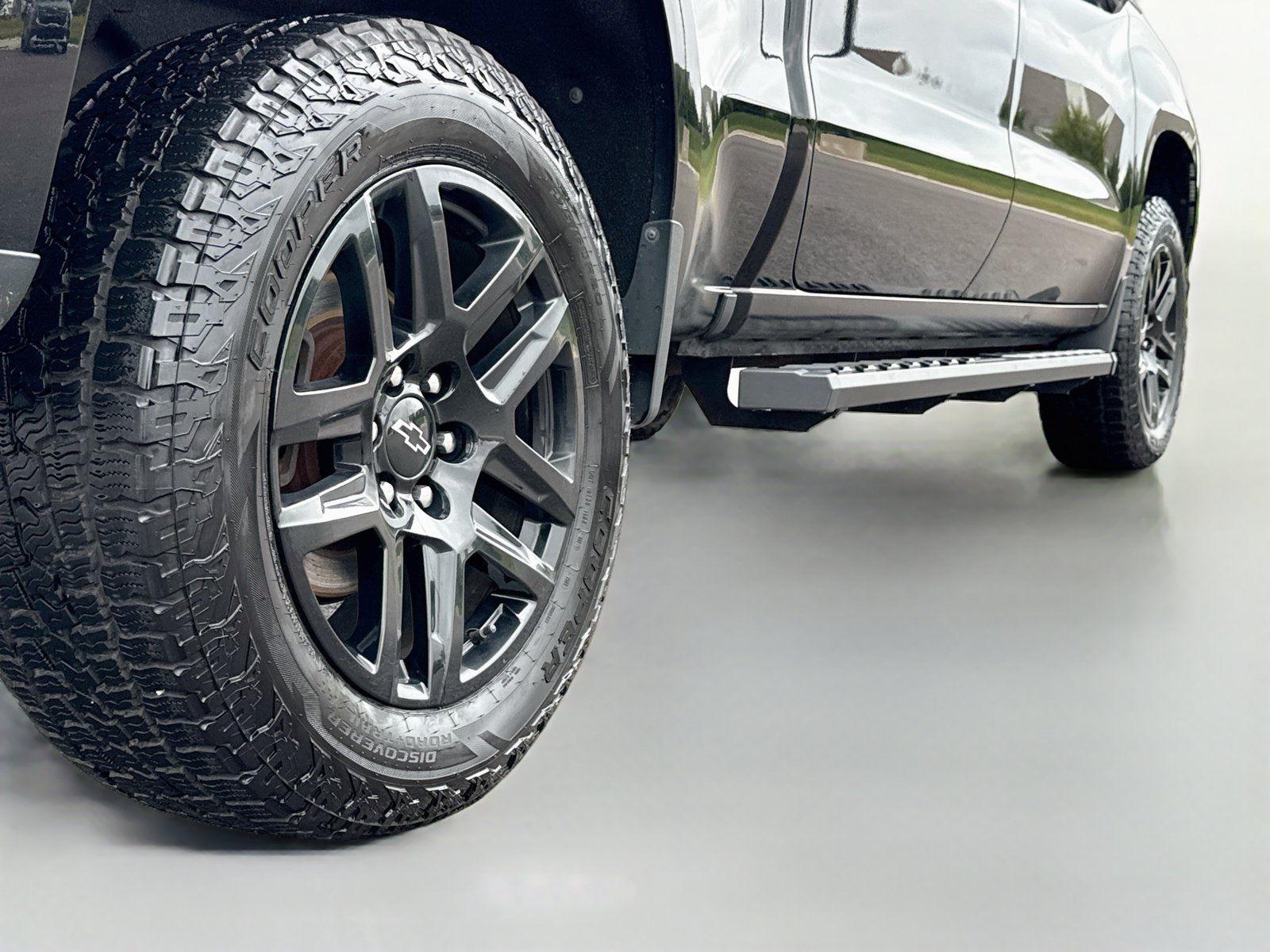 Used 2022 Chevrolet Silverado 1500 LT Trail Boss w/ Bed Protection Package AWD/4WD image 9